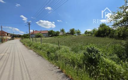 Slnečný pozemok v Kolačne (1468 m²) s možnosťou rozdelenia