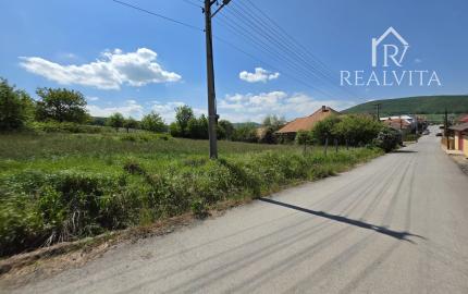 Slnečný pozemok v Kolačne (1468 m²) s možnosťou rozdelenia