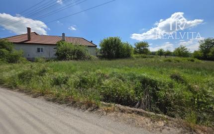 Slnečný pozemok v Kolačne (1468 m²) s možnosťou rozdelenia