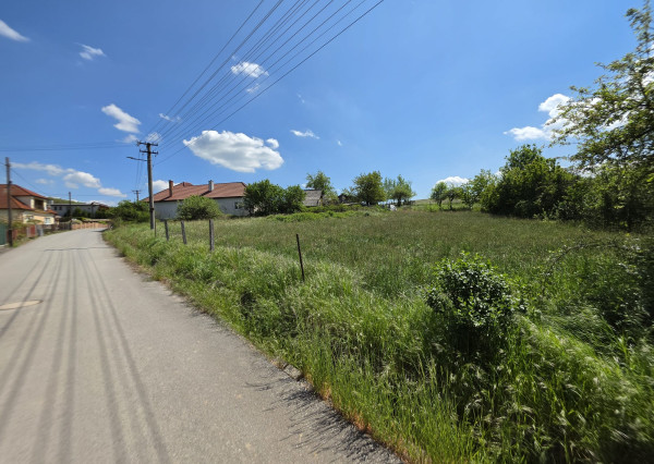 Slnečný pozemok v Kolačne (1468 m²) s možnosťou rozdelenia