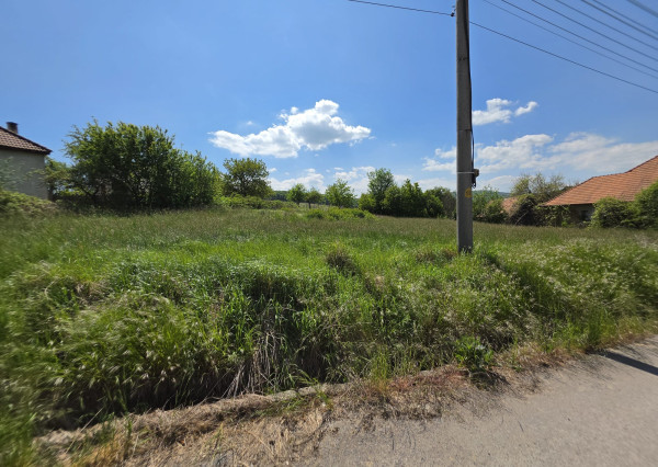 Slnečný pozemok v Kolačne (1468 m²) s možnosťou rozdelenia