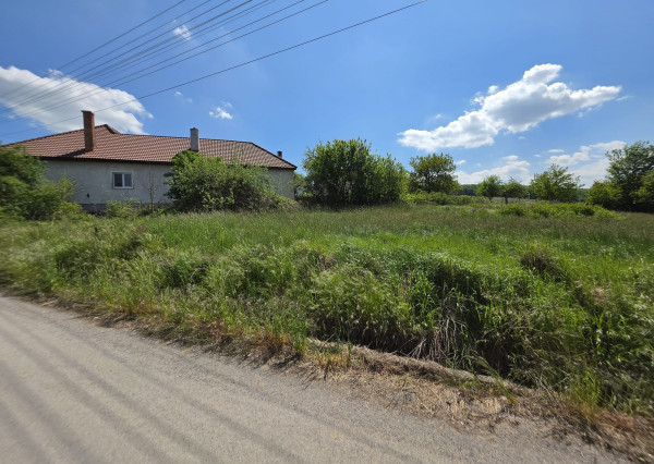 Slnečný pozemok v Kolačne (1468 m²) s možnosťou rozdelenia