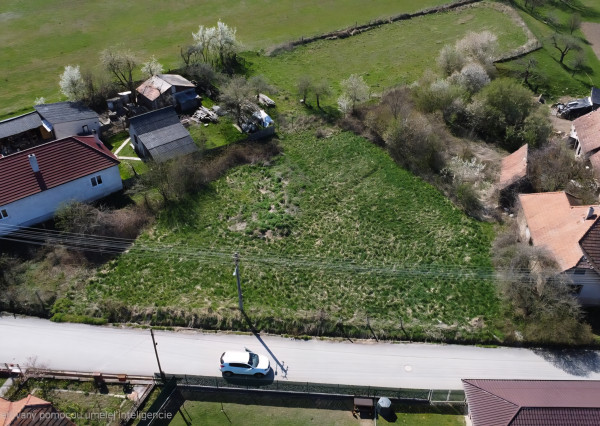 Slnečný pozemok v Kolačne (1468 m²) s možnosťou rozdelenia